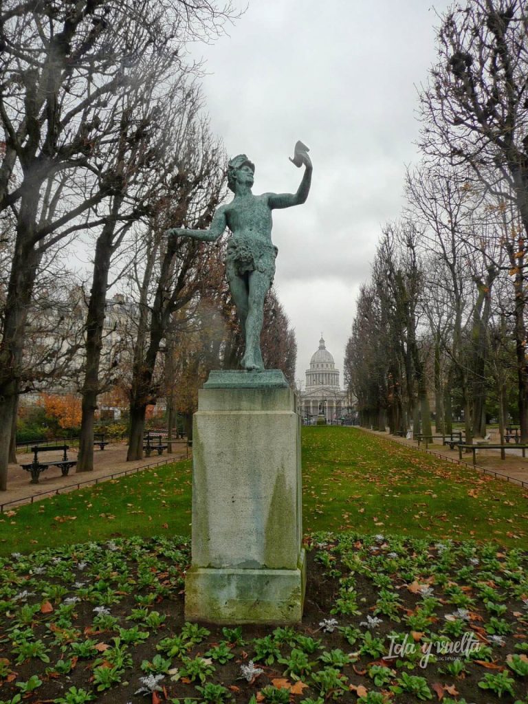 Estatua de "El actor griego" en los Jardines de Luxemburgo