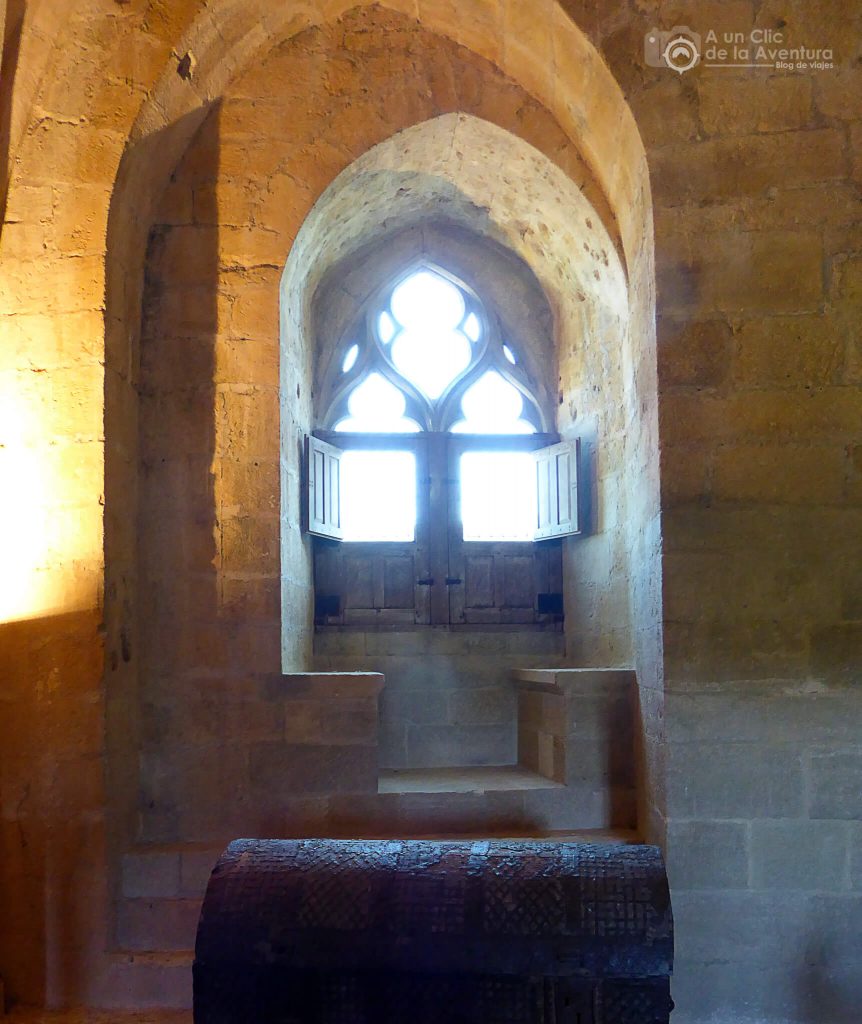 Ventana de la Torre del Castillo de Castelnaud - visitar Castelnaud y Beynac-et-Cazenac Ventana de la Torre del Castillo de Castelnaud - visitar Castelnaud y Beynac-et-Cazenac