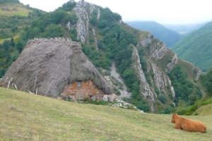 Cabaña de teito - Rutas desde Valle de Lago