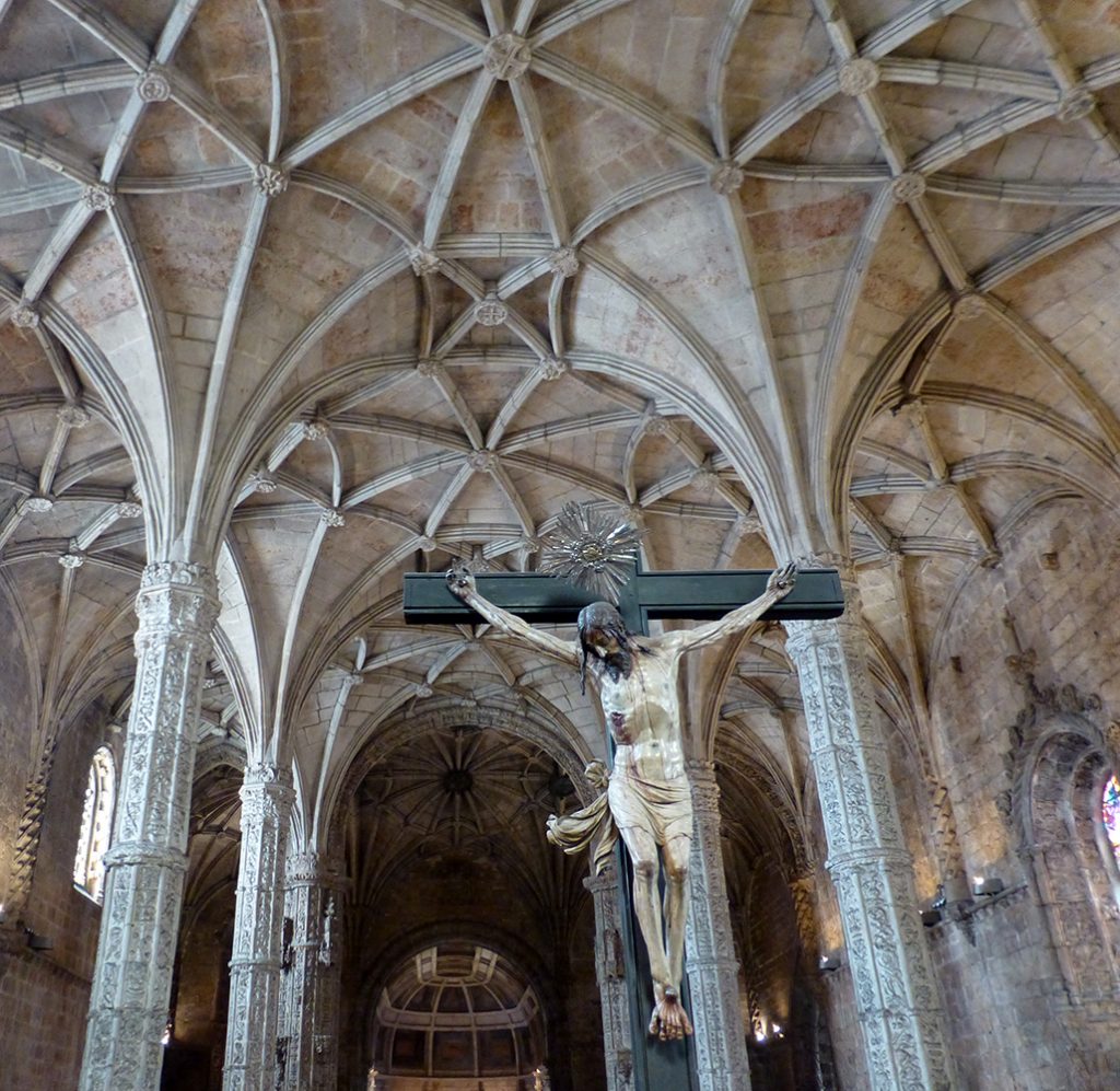 Vista de la bóveda de la iglesia, desde el coro - Monasterio de los Jerónimos de Lisboa