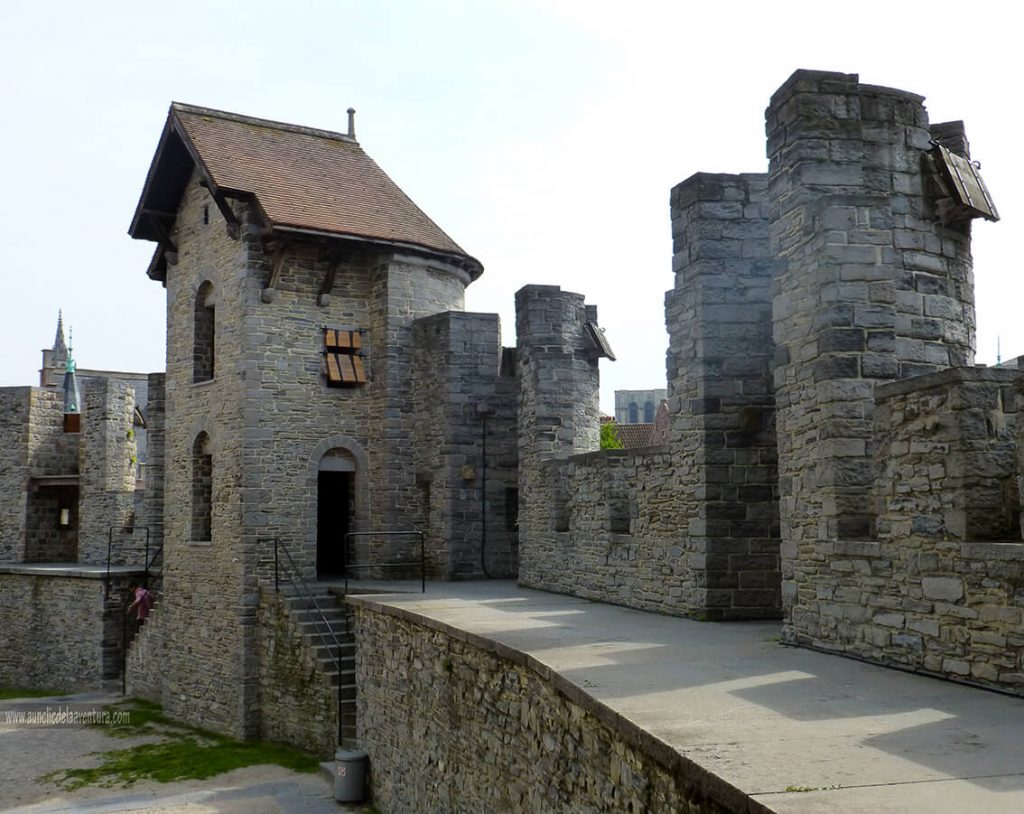 Camino de ronda del Castillo de Gante - visitar el castillo de Gante