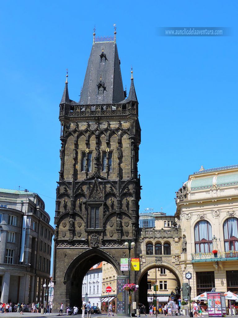Puerta de la Pólvora - Qué ver en la Ciudad Vieja de Praga
