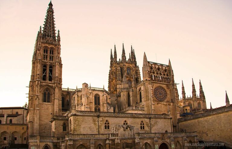 Portada del Sarmental, el claustro y la Capilla de los Condestables de la Catedral de Burgos
