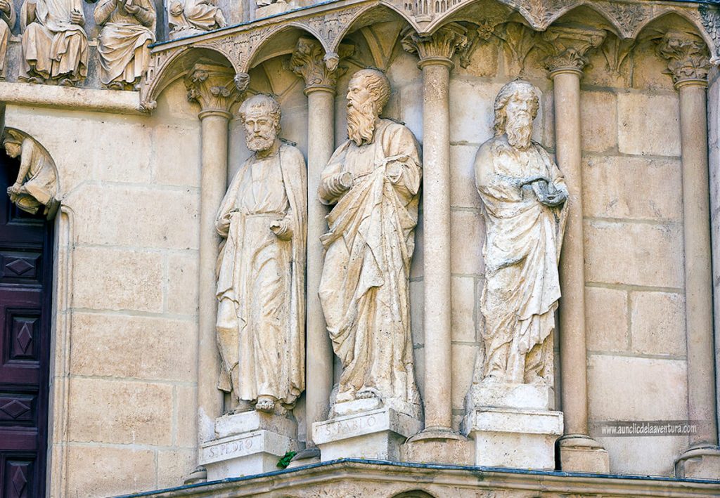 Figuras Portada del Sarmental - Portada del Sarmental, el claustro y la Capilla de los Condestables de la Catedral de Burgos