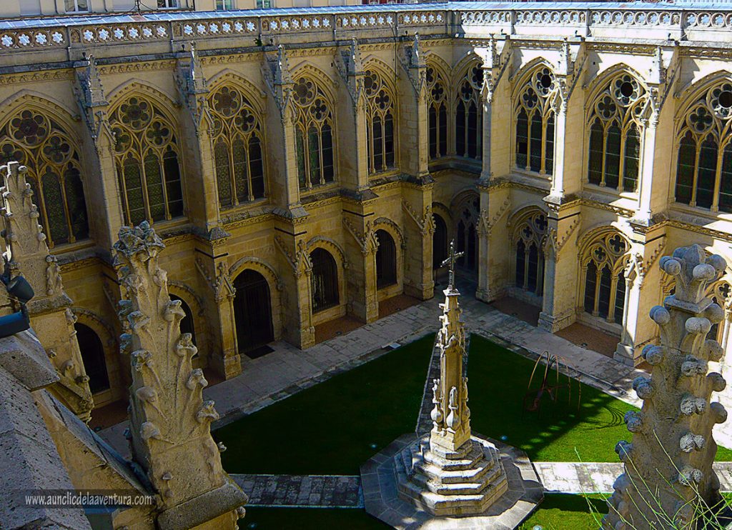 Claustro- Portada del Sarmental, el claustro y la Capilla de los Condestables de la Catedral de Burgos