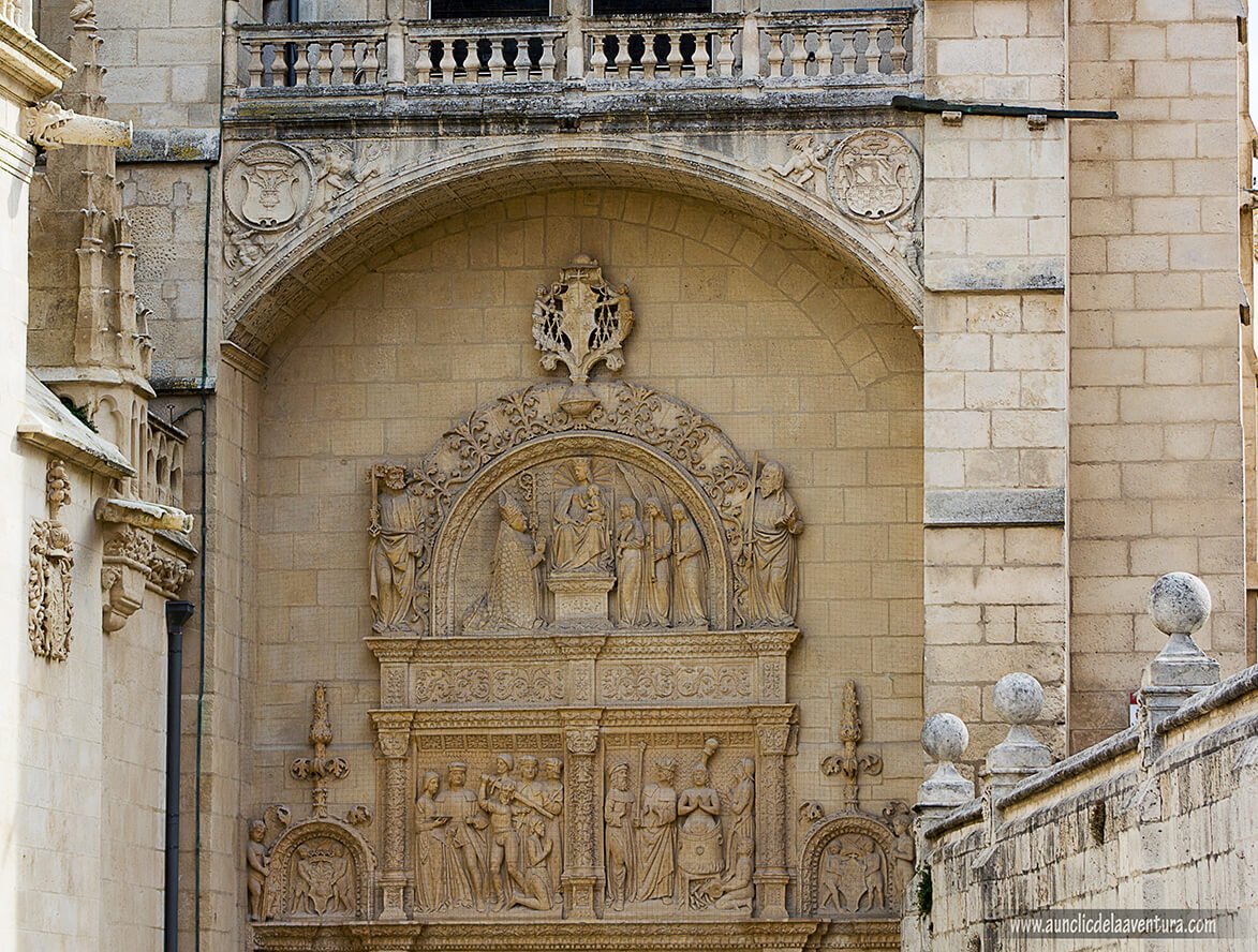 Puerta de la Pellejería BR F A un clic de la aventura