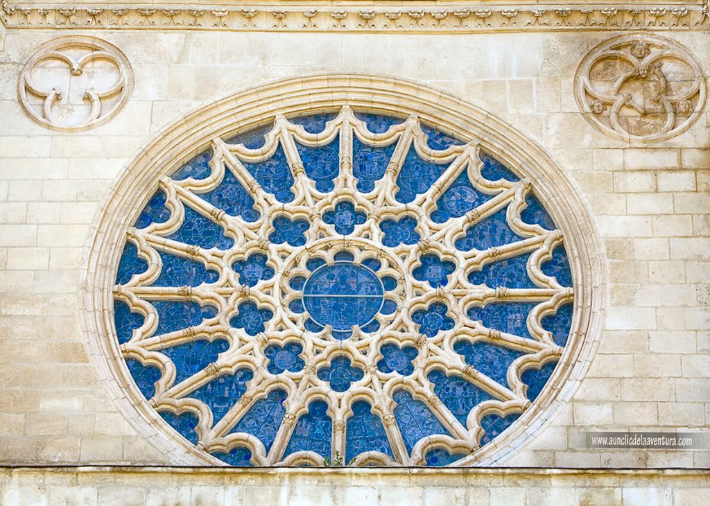 Rosetón - Portada del Sarmental, el claustro y la Capilla de los Condestables de la Catedral de Burgos