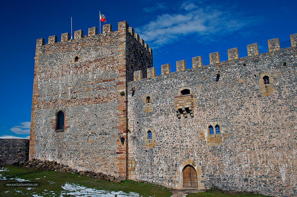 Exterior del Castillo de Argüeso - que ver en la Comarca de Campoo
