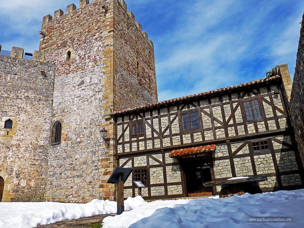 Interior del Castillo de Argüeso - que ver en la Comarca de Campoo