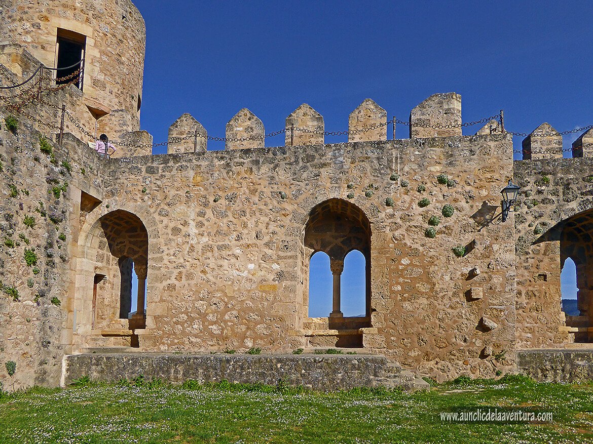 Zona donde se encontraba la vivienda con ventanas románicas del Castillo de Frías