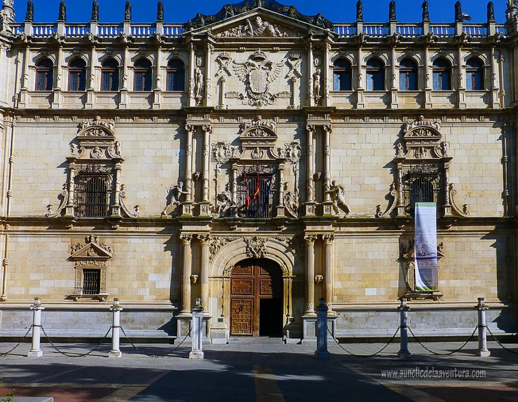 Colegio de San Ildefonso (Universidad de Alcalá de Henares) - excursiones a menos de una hora de Madrid