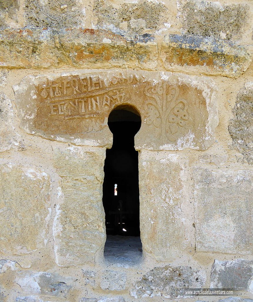 Inscripción fundacional de la Ermita de Castrosiero - ruta desde Valdelateja hasta la ermita de Castrosiero