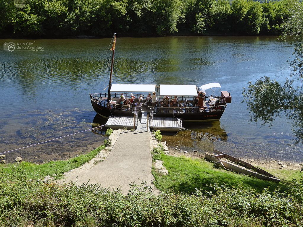 Embarcadero de gabarras en el río Dordoña - visitar Castelnaud y Beynac-et-Cazenac