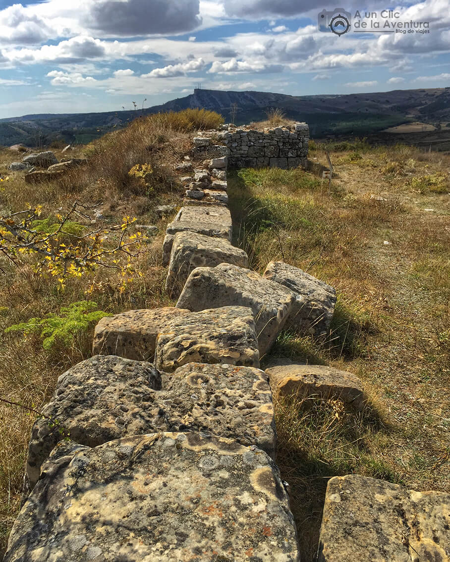 Restos de la muralla tardorromana cerca de Olleros de Pisuerga