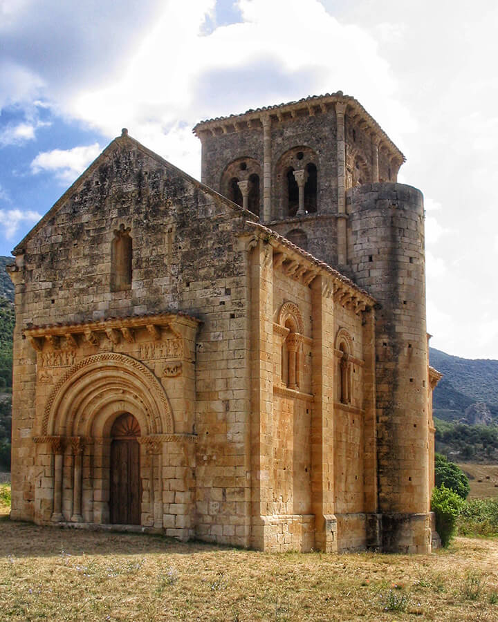 Iglesia de San Pedro de Tejada (Foto de Joan - Trabajo propio, CC BY-SA 3.0, https://commons.wikimedia.org/w/index.php?curid=775776)