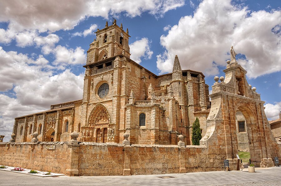 Iglesia de Santa María la Real de Sasamón (Foto de Canduela CC BY-NC-ND 2.0)
