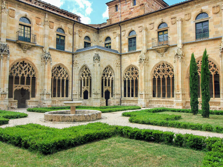 Claustro del Monasterio de San Salvador de Oña