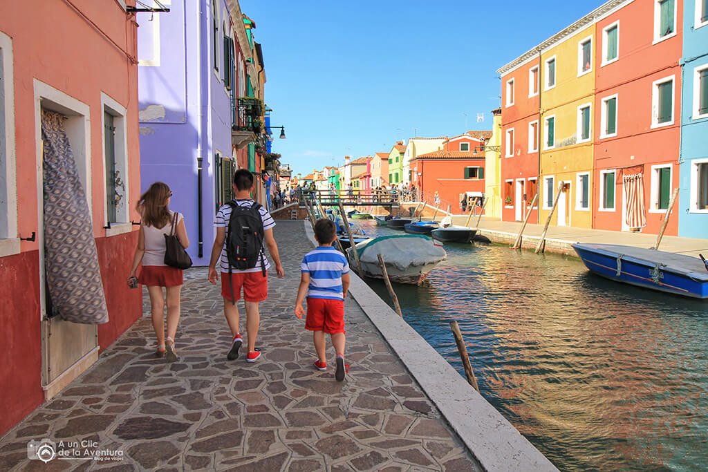 Paseando por la colorida Burano - viaje en coche a Venecia y norte de Italia Paseando por la colorida Burano - viaje en coche a Venecia y norte de Italia
