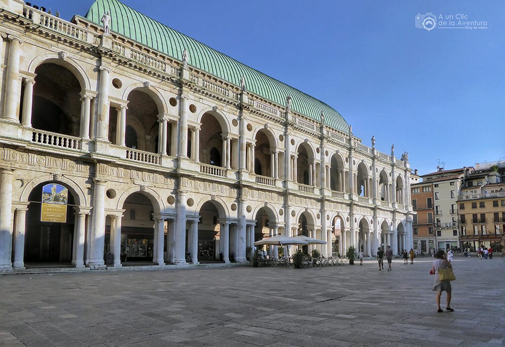 Basílica Palladiana en la Piazza dei Signori en Vicenza - viaje en coche a Venecia y norte de Italia Basílica Palladiana en la Piazza dei Signori en Vicenza - viaje en coche a Venecia y norte de Italia