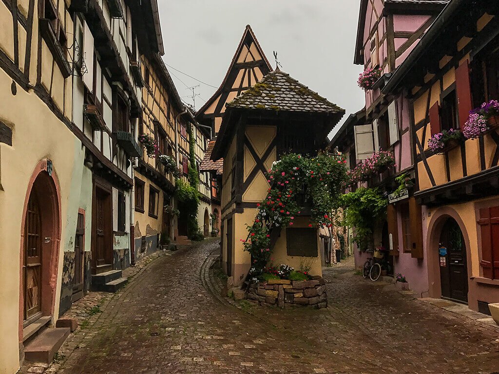 Calles de Eguisheim - pueblos más bonitos de Alsacia