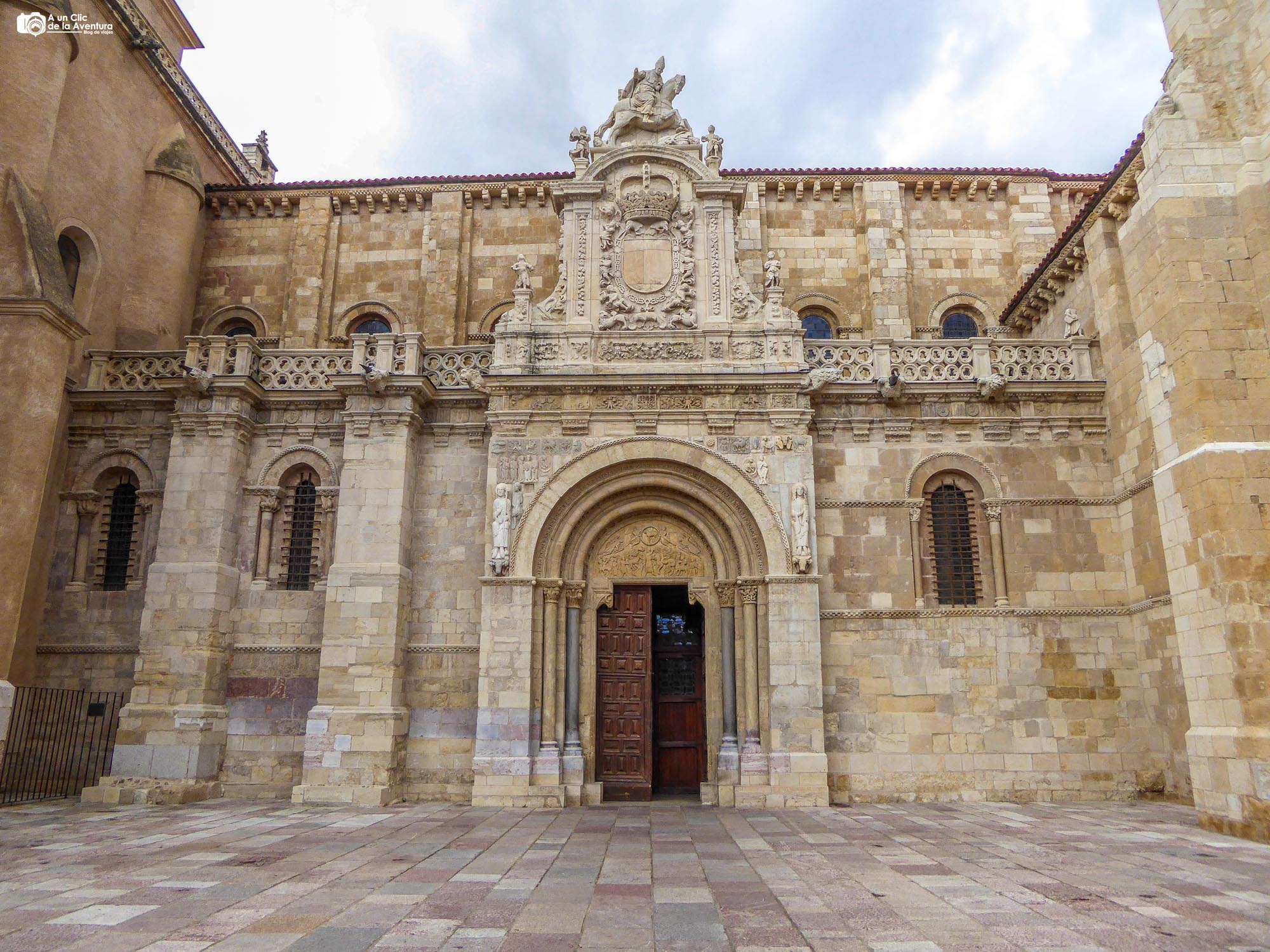 Portada de la Real Basílica de San Isidoro de León