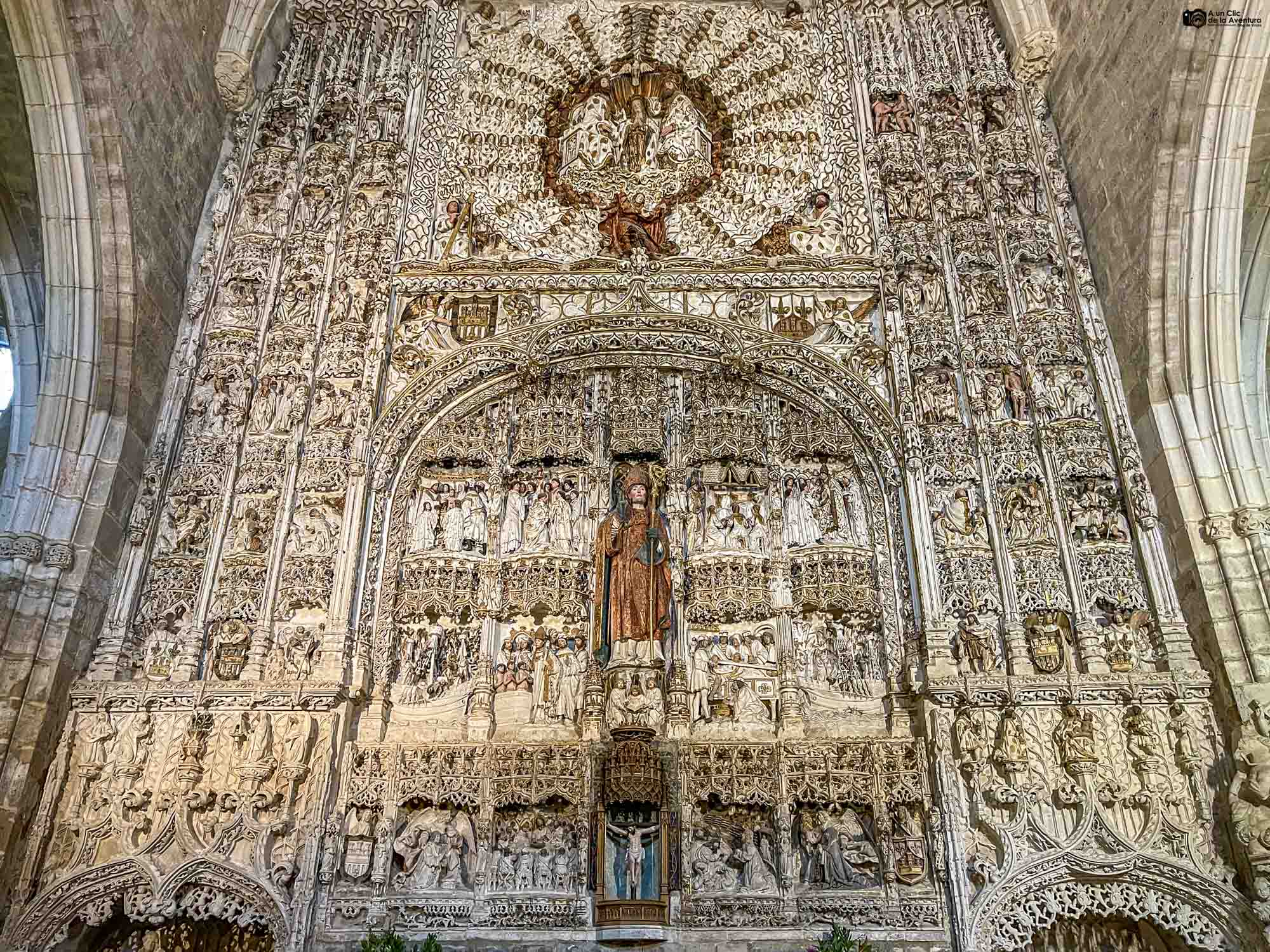 Retablo en piedra de la iglesia de San Nicolás que ver en Burgos