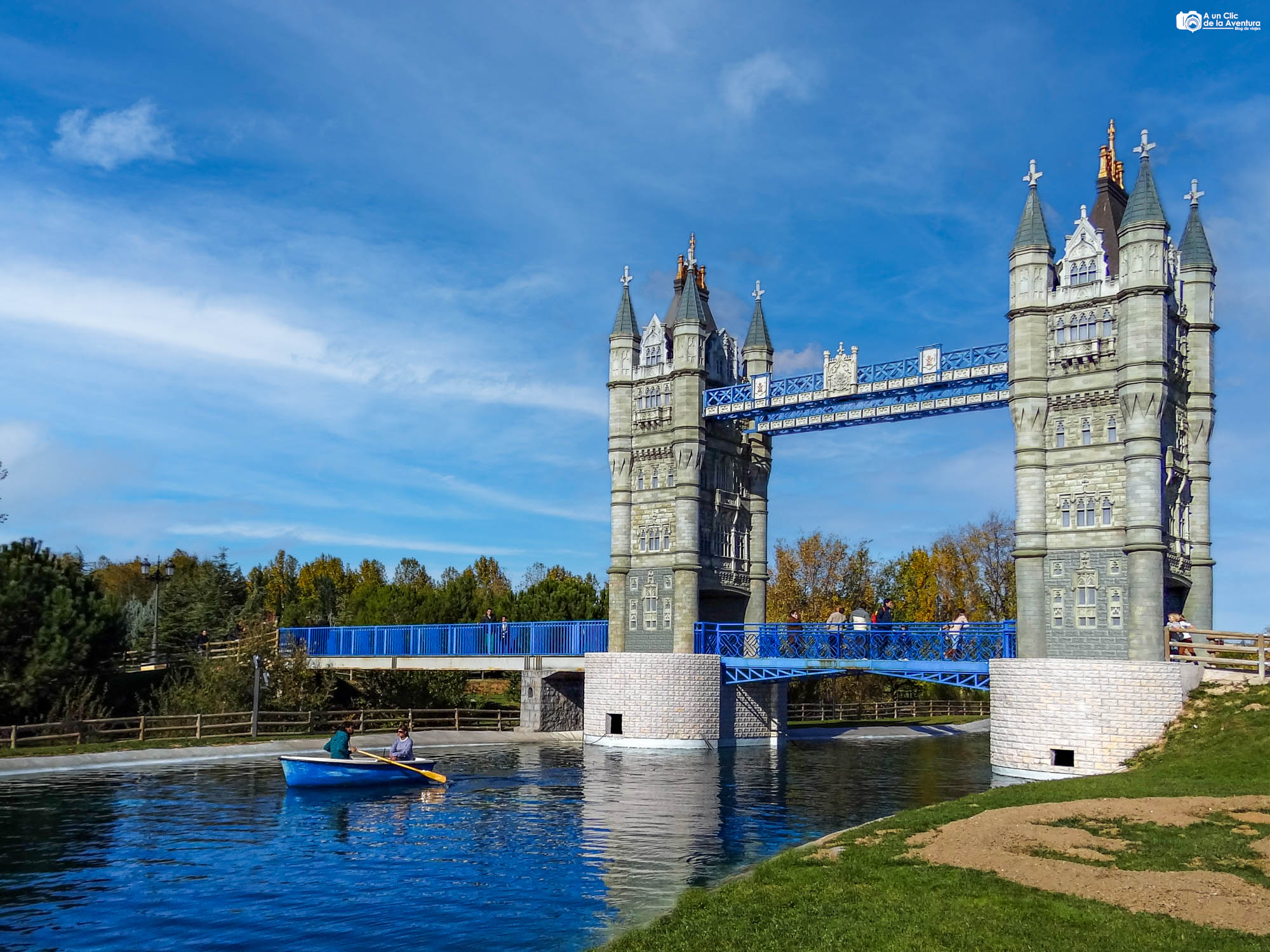 Puente de Londres en el Parque Europa Madrid con niños