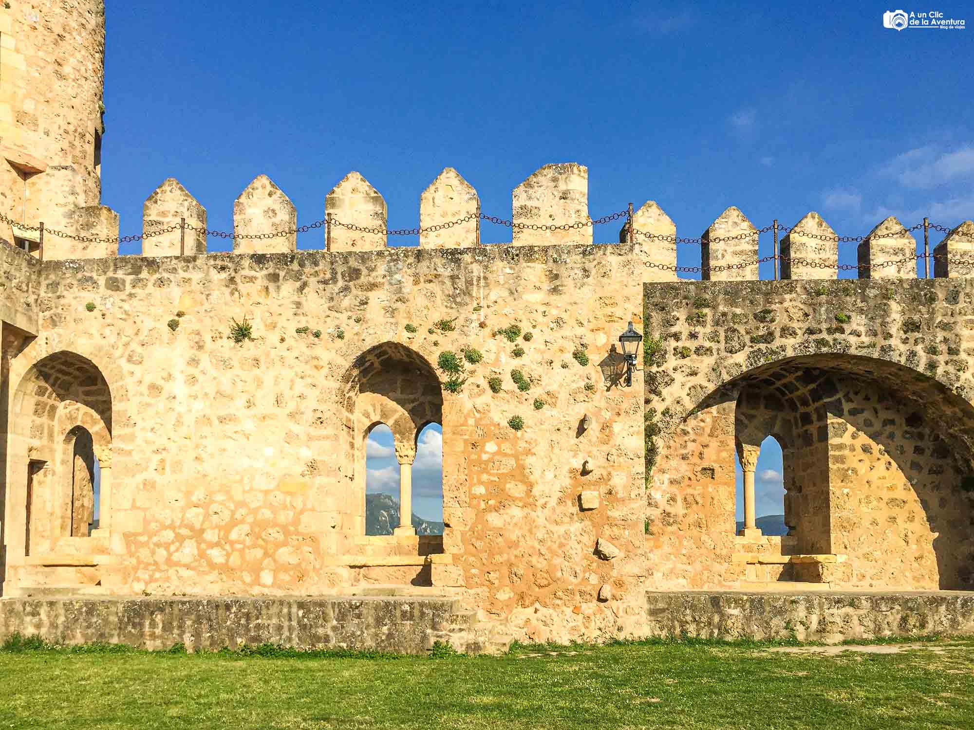 Ventanas románicas del Castillo de Frías
