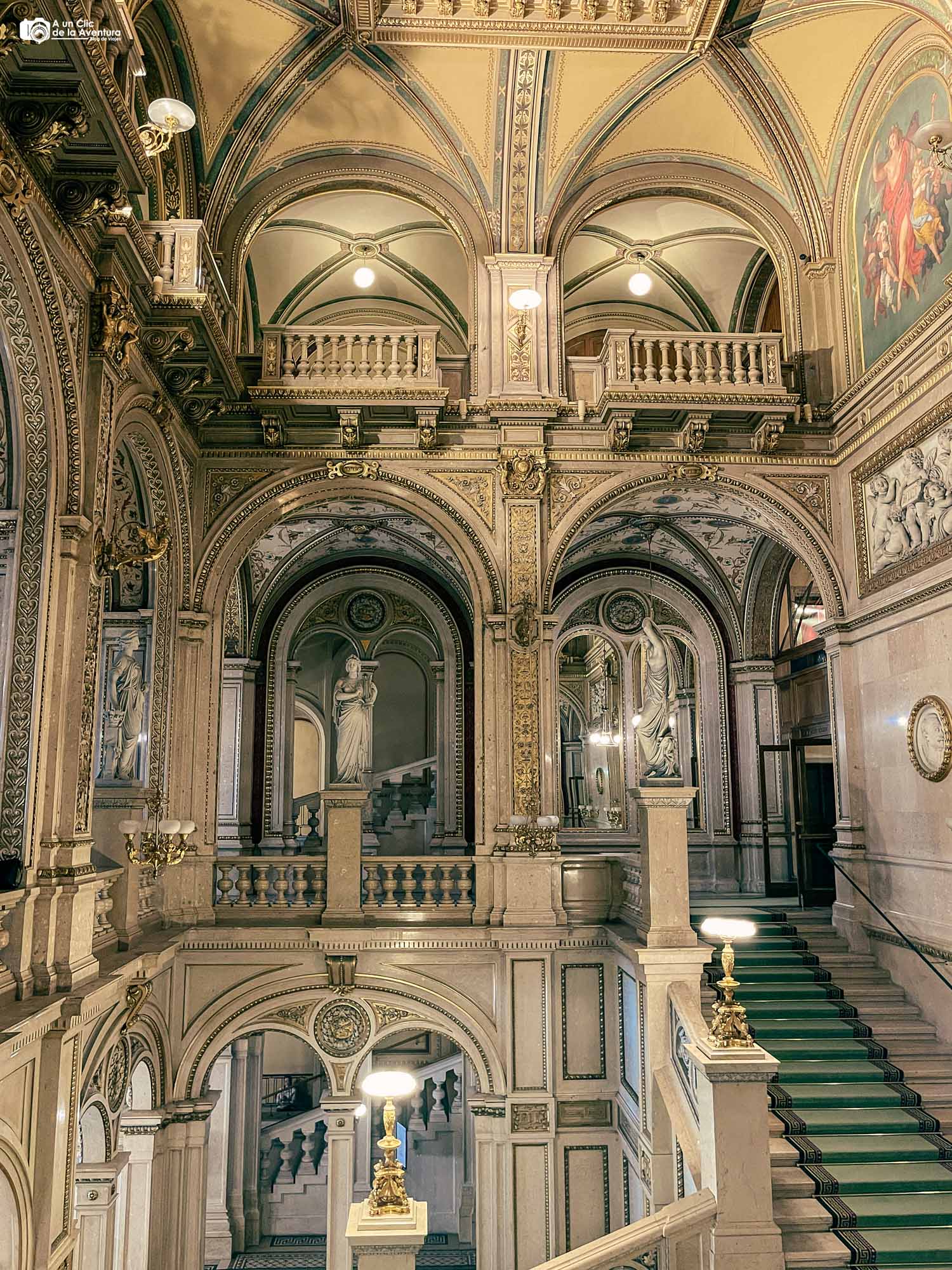 Escalera del Teatro de la Ópera Viena