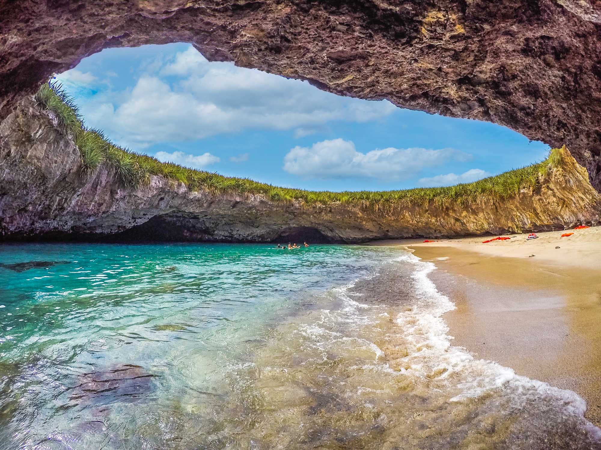 Playa Escondida o Playa del Amor, Islas Marietas, Nayarit, Mejores playas del Pacífico mexicano