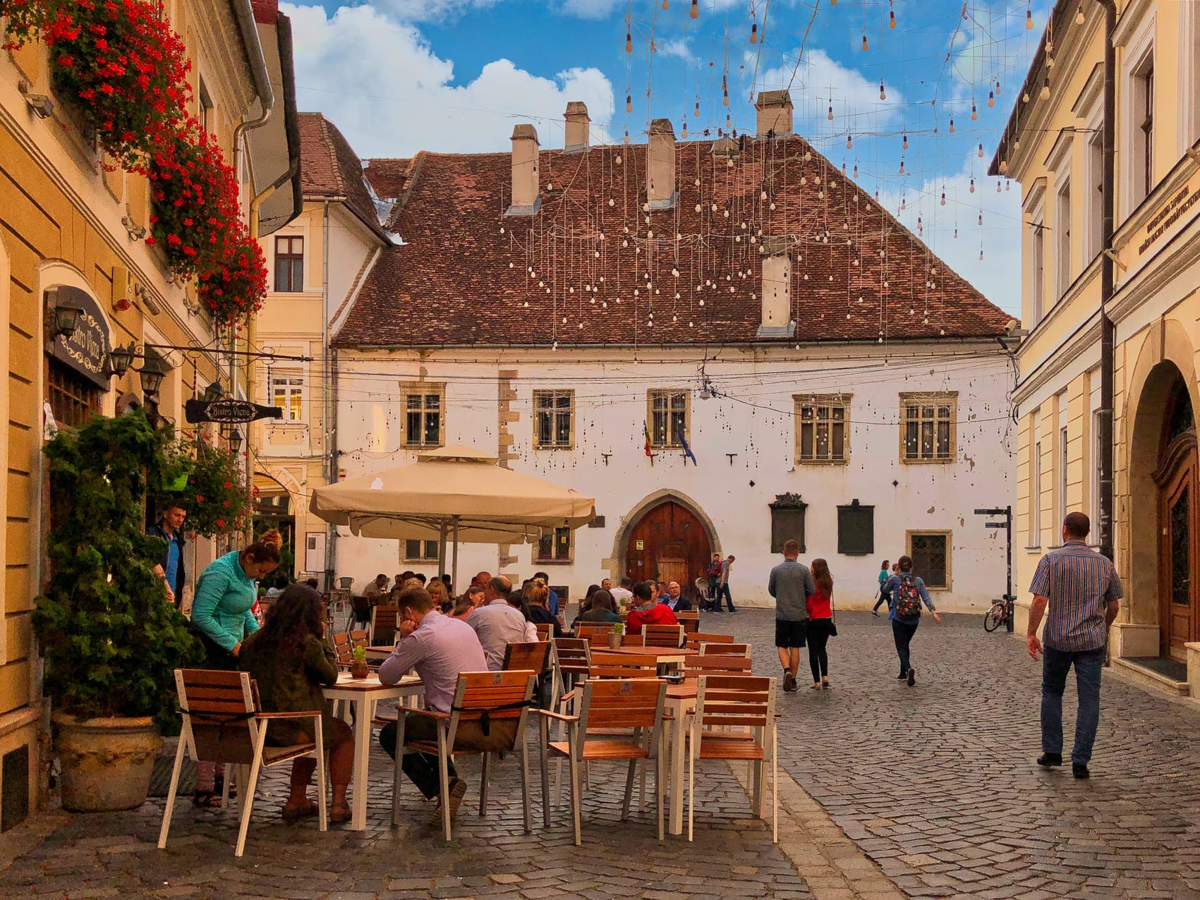 Plaza de los Museos y Casa de Matías Corvino al fondo Cluj-Napoca