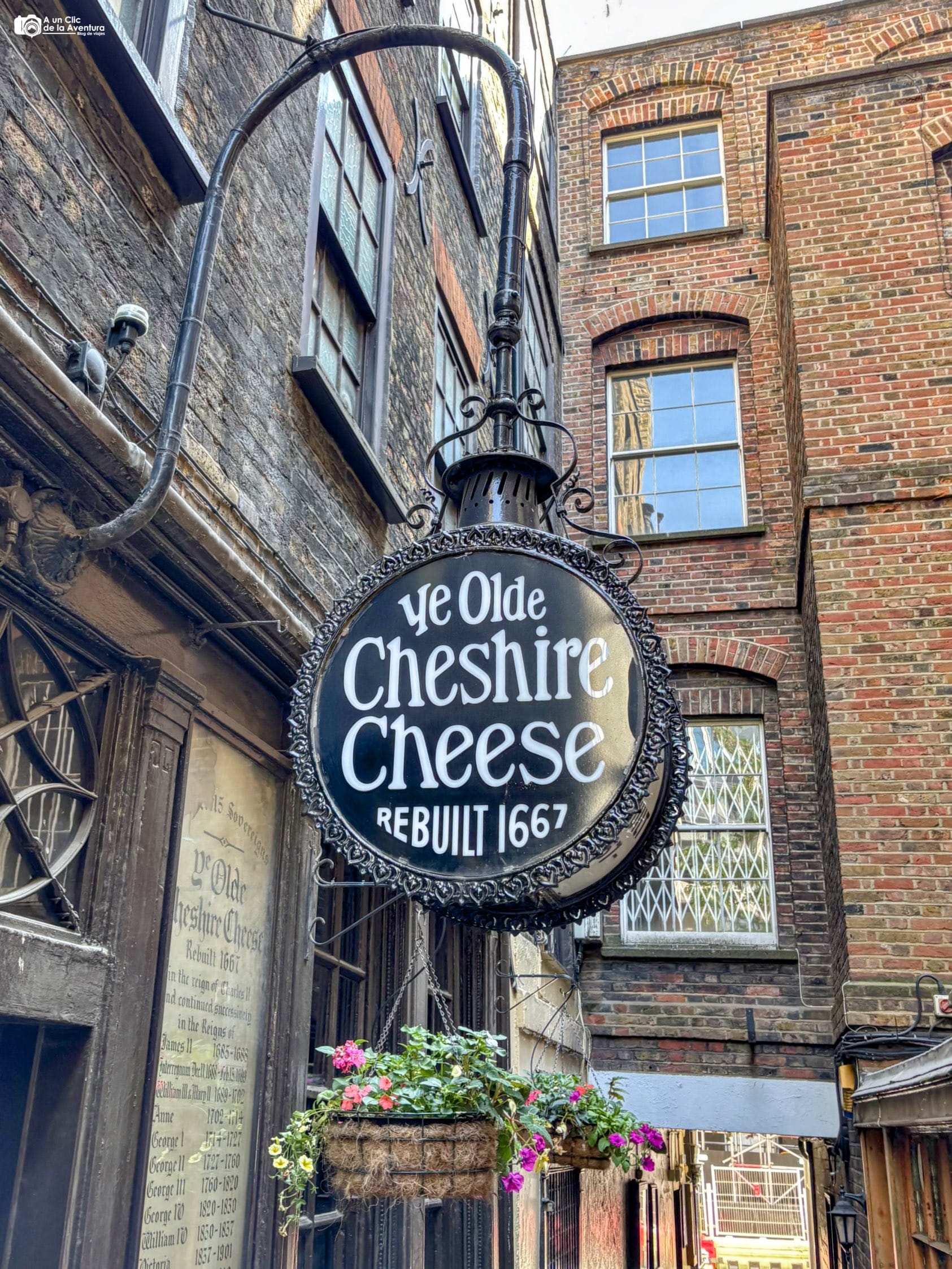 Fachada del Pub Ye Olde Cheshire Cheese de Londres