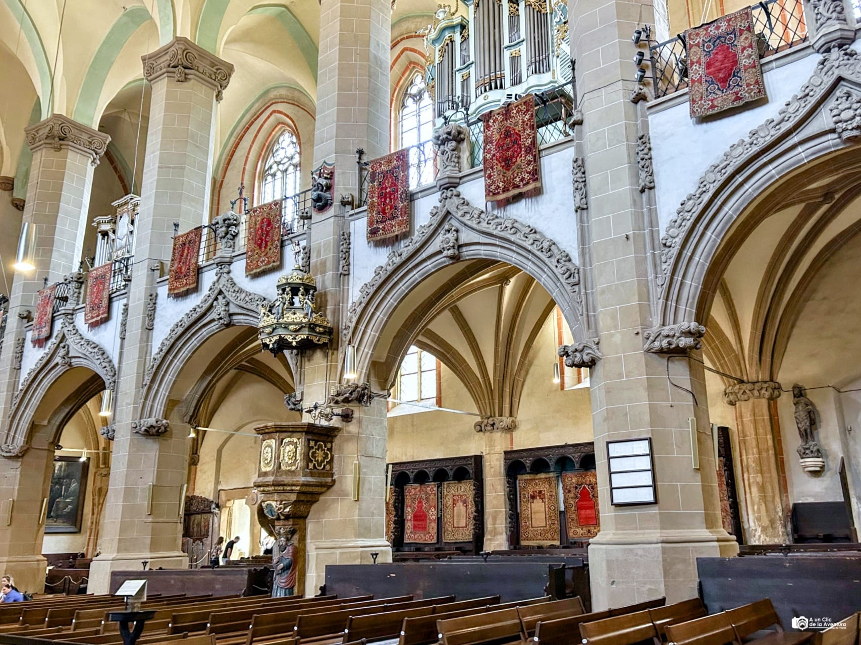 Interior de la Iglesia Negra Brasov
